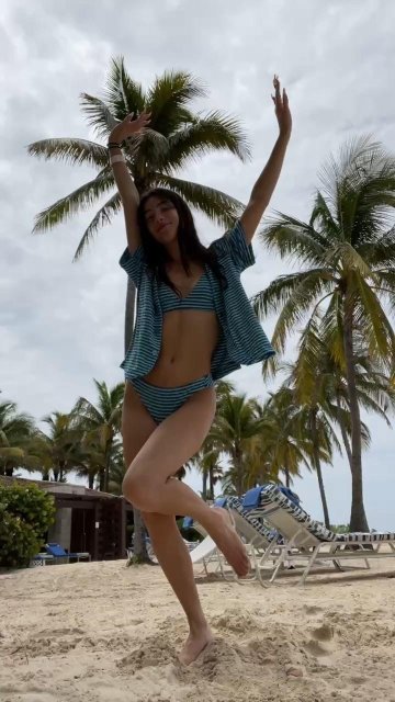 Charli D’Amelio Bikini Beach Dance Video Leaked