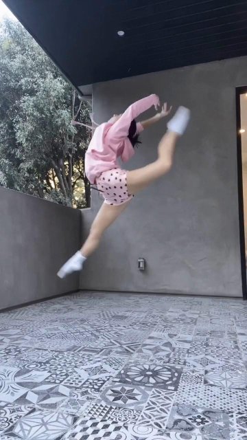 Charli D’Amelio Ballet Stretching Dance Video Leaked