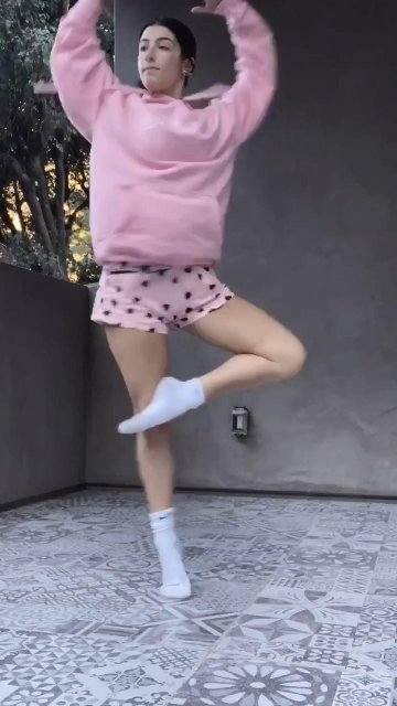 Charli D’Amelio Ballet Stretching Dance Video Leaked