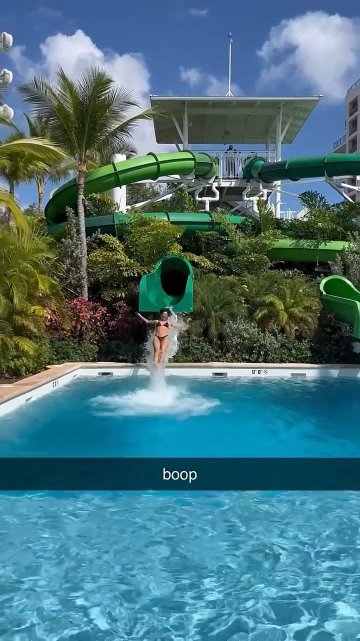 Charli D’Amelio Bikini Waterpark Video Leaked
