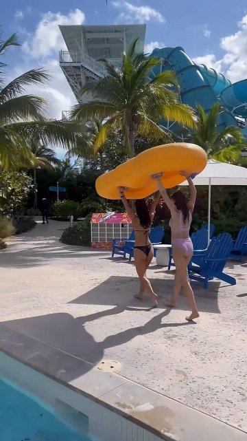 Charli D’Amelio Bikini Waterpark Video Leaked