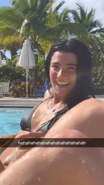 Charli D’Amelio Bikini Waterpark Video Leaked