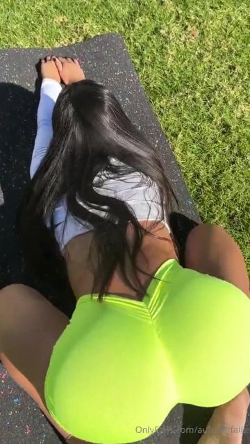 Autumn Falls Nude Outdoor Doggy Style OnlyFans Video Leaked