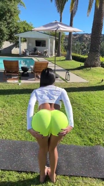 Autumn Falls Nude Outdoor Doggy Style OnlyFans Video Leaked