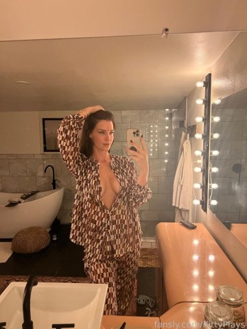 KittyPlays Sexy Cleavage Mirror Selfies Fansly Set Leaked - #6