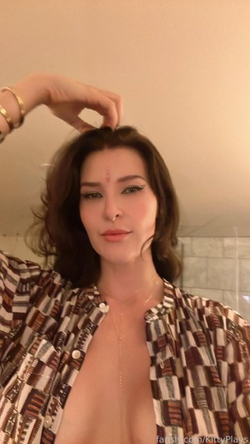 KittyPlays Sexy Cleavage Mirror Selfies Fansly Set Leaked - #9