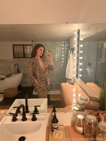 KittyPlays Sexy Cleavage Mirror Selfies Fansly Set Leaked - #5