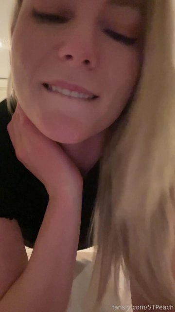 STPeach Ass Spreading Valentines Day Fansly Set Leaked