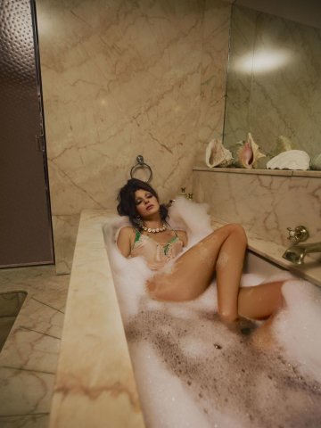 Kendall Jenner Nude Lingerie Photoshoot Leaked