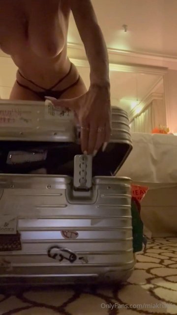 Mia Khalifa Nude Luggage Packing OnlyFans Video Leaked - #20