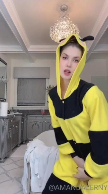 Amanda Cerny Nipple Slip Stripping Onlyfans Video Leaked