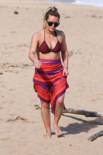 Hilary Duff Bikini Beach Candid Set Leaked - #13