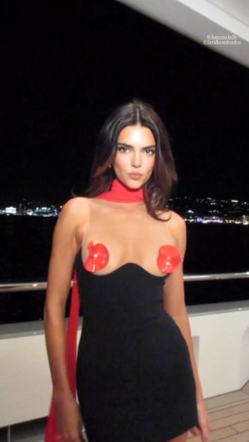 Kendall Jenner Pasties Dress Candid Video Leaked - #7