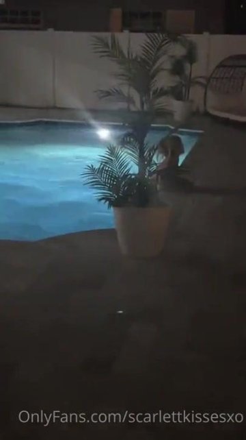 ScarlettKissesXO Outdoor Pool Blowjob OnlyFans Video Leaked - #15