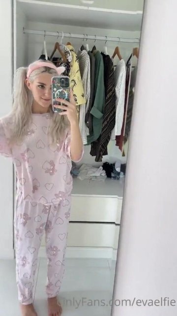 Eva Elfie Nude Mirror Selfie Tease OnlyFans Video Leaked - #9