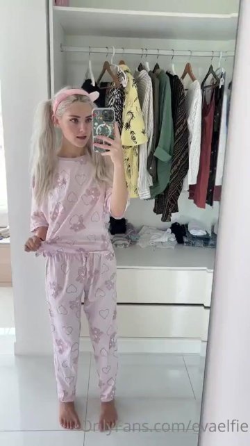 Eva Elfie Nude Mirror Selfie Tease OnlyFans Video Leaked - #7